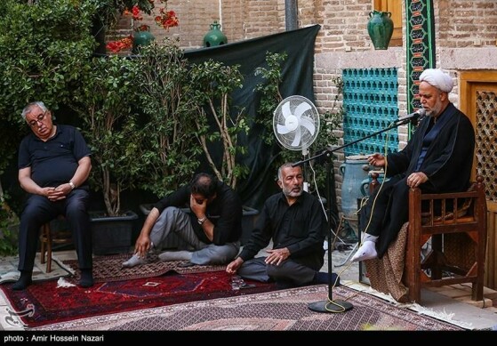 مراسم روضه اباعبدالله الحسین (ع)در خانه تاریخی نبوی قزوین