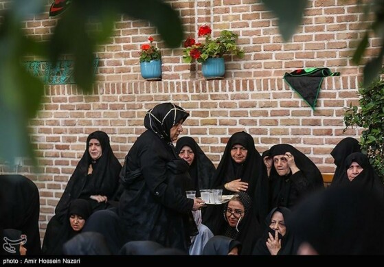 مراسم روضه اباعبدالله الحسین (ع)در خانه تاریخی نبوی قزوین