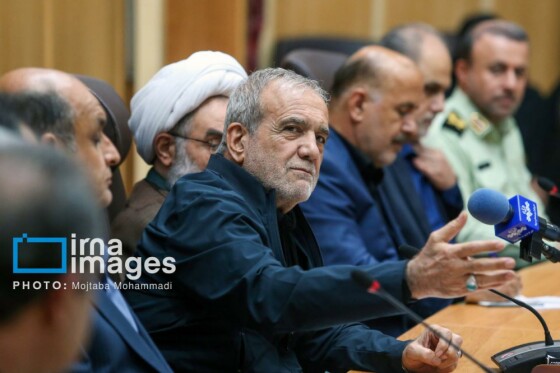 نشست رئیس جمهور با مسئولان استان گیلان