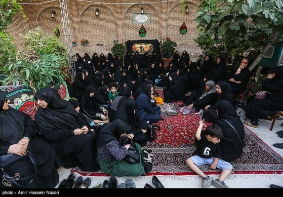 مراسم روضه اباعبدالله الحسین (ع)در خانه تاریخی نبوی قزوین