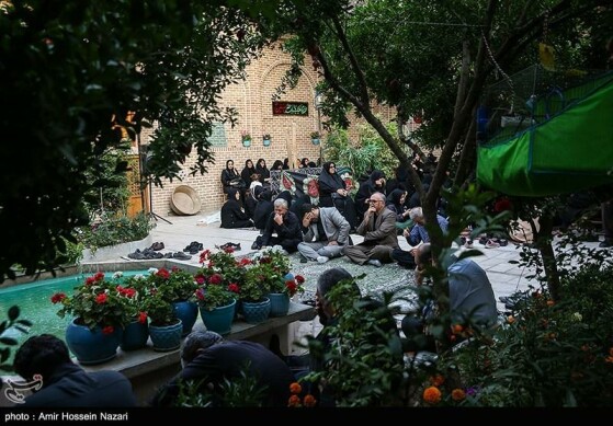 مراسم روضه اباعبدالله الحسین (ع)در خانه تاریخی نبوی قزوین