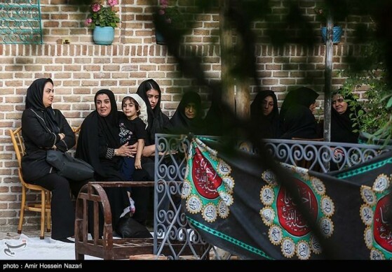 مراسم روضه اباعبدالله الحسین (ع)در خانه تاریخی نبوی قزوین