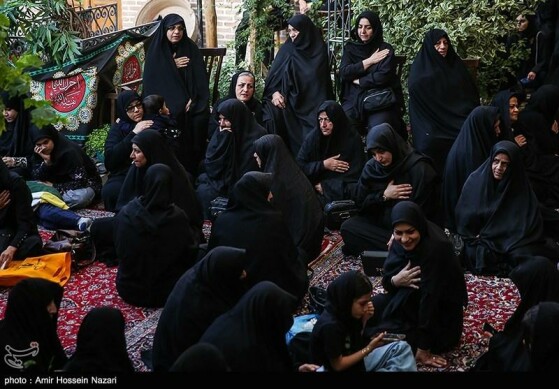 مراسم روضه اباعبدالله الحسین (ع)در خانه تاریخی نبوی قزوین