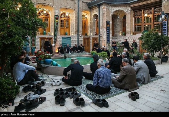 مراسم روضه اباعبدالله الحسین (ع)در خانه تاریخی نبوی قزوین