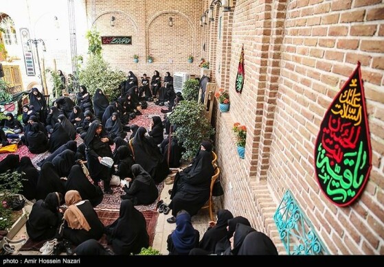 مراسم روضه اباعبدالله الحسین (ع)در خانه تاریخی نبوی قزوین