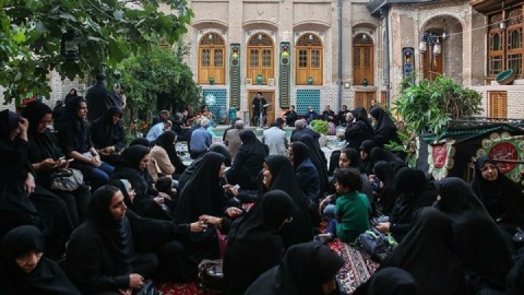 گزارش تصویری/ مراسم روضه اباعبدالله الحسین (ع)در خانه تاریخی نبوی قزوین