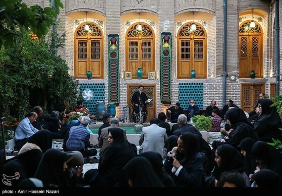 مراسم روضه اباعبدالله الحسین (ع)در خانه تاریخی نبوی قزوین