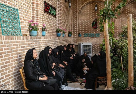 مراسم روضه اباعبدالله الحسین (ع)در خانه تاریخی نبوی قزوین