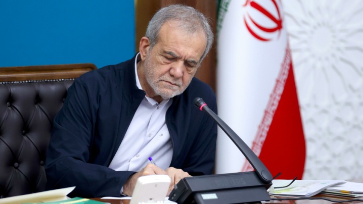 پزشکیان: پرستاران در جنگ ۱۲ روزه برگ زرین دیگری بر دفتر خاطرات سلامت کشور افزودند
