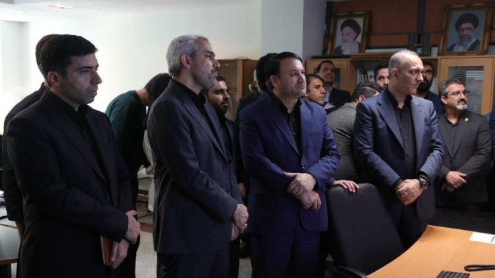 بازدید وزیر اقتصاد از مرکز دادههای بانک سپه