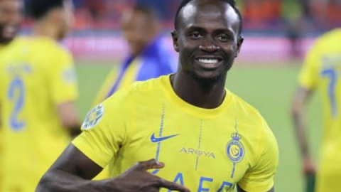 سادیو مانه در النصر ماندنی شد