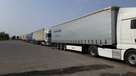 ترخیص شبانه‌روزی کالاهای اساسی و ضروری همچنان ادامه دارد