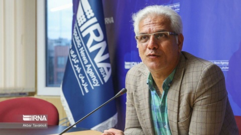 داستان کوتاه جای رمان را نگرفته است/ نویسندگان هم به قیمت فروش کتاب فکر می‌کنند