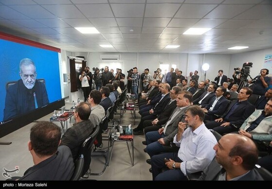 افتتاح فاز نخست نیروگاه خورشیدی آفتاب شرق - اصفهان