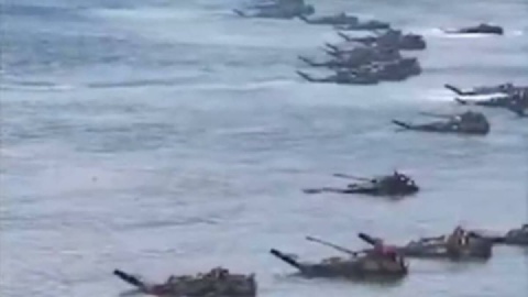 تانکهای ارتش چین مقابل تنگه تایوان به صف شدند + فیلم