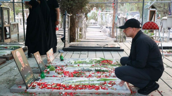 ادای احترام رئیس مجلس به شهدای اقتدار ایران