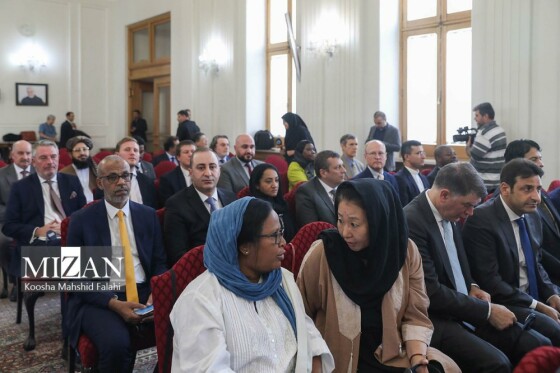 نشست وزیر امور خارجه با سفیران، کارداران و روسای نمایندگیهای خارجی