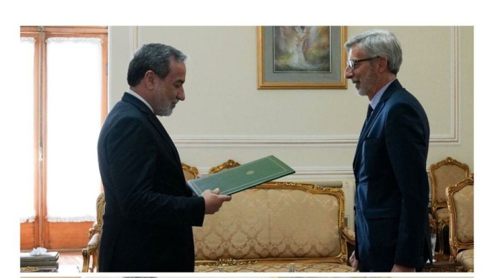 سفرای فرانسه و برزیل رونوشت استوارنامه خود را تقدیم عراقچی کردند