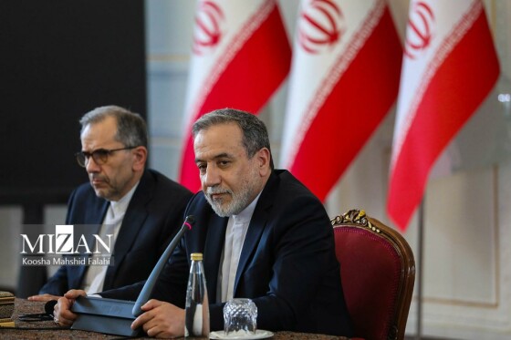 نشست وزیر امور خارجه با سفیران، کارداران و روسای نمایندگیهای خارجی