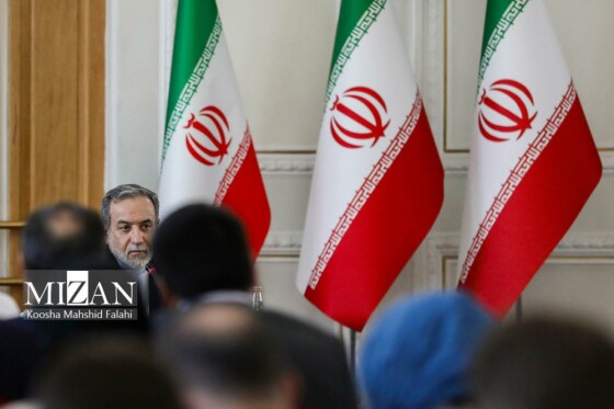 نشست وزیر امور خارجه با سفیران، کارداران و روسای نمایندگیهای خارجی