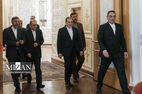 نشست وزیر امور خارجه با سفیران، کارداران و روسای نمایندگیهای خارجی