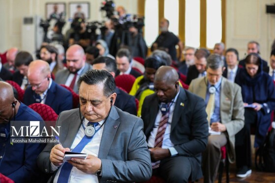 نشست وزیر امور خارجه با سفیران، کارداران و روسای نمایندگیهای خارجی