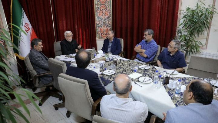 عارف: هیچ اختلافی میان میدان و دیپلماسی وجود ندارد