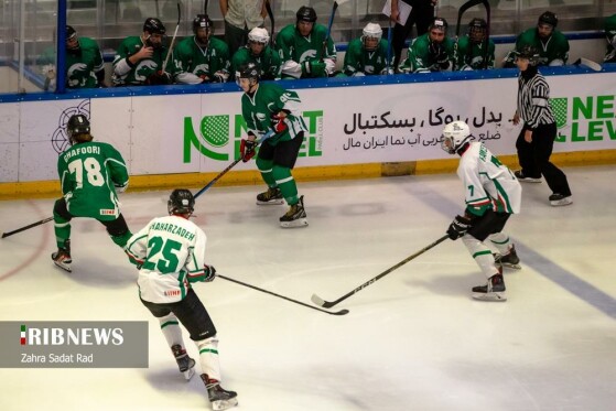 مسابقات هاکی روی یخ