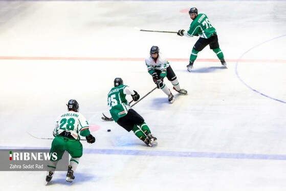 مسابقات هاکی روی یخ