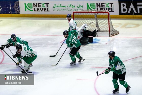 مسابقات هاکی روی یخ