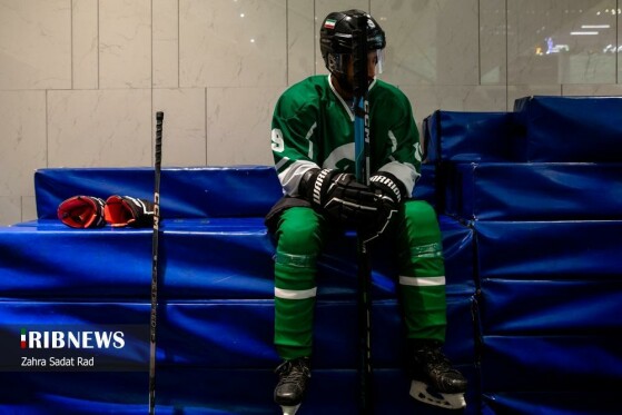 مسابقات هاکی روی یخ