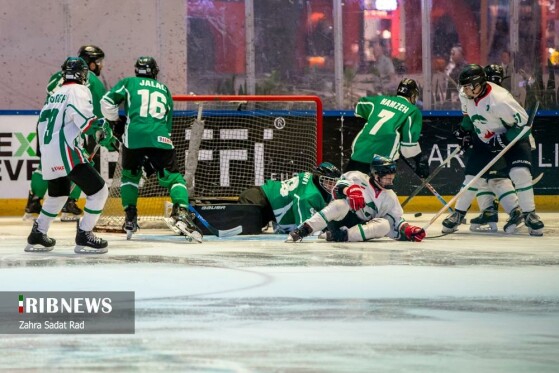 مسابقات هاکی روی یخ