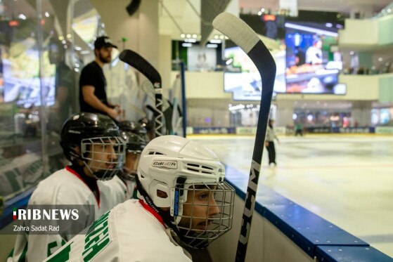 مسابقات هاکی روی یخ