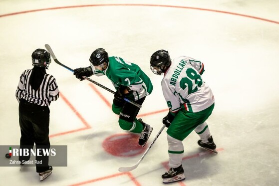 مسابقات هاکی روی یخ