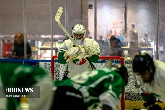 مسابقات هاکی روی یخ