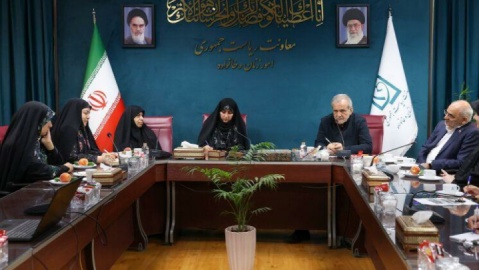 پزشکیان: زنان زمینه مناسب‌تر و انگیزه‌های قوی برای نقش‌آفرینی اجتماعی دارند