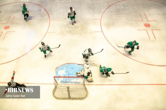 مسابقات هاکی روی یخ