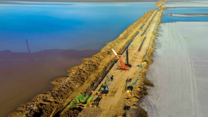 آغاز انتقال آب از خلیج فارس به قلب فلات مرکزی ایران