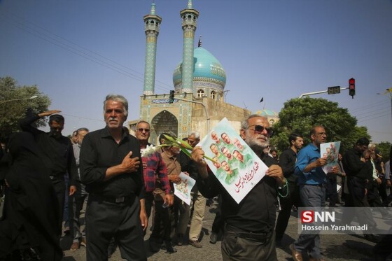 تشییع پیکر مطهر ۶ تن از شهدای هوافضای سپاه در کاشان