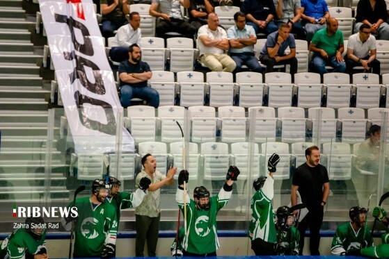 مسابقات هاکی روی یخ