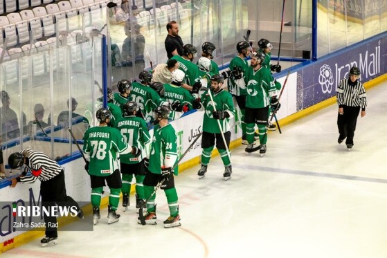 مسابقات هاکی روی یخ