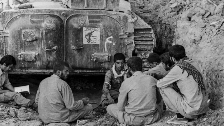 دوران جنگ هشت ساله، زمانی برای شکوفایی کتاب بود/ چاپخانه‌ها کتابی برای انتشار ندارند