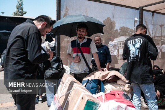 بازگشت اتباع افغانستانی از مرز دوغارون