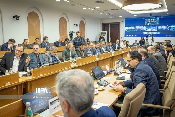 نشست مسئولان عالی رتبه اقتصادی کشور با انجمن،جامعه های حرفه ای و نمایندگان بخش خصوصی