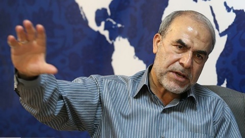 چند جمله‌ای با آن ۱۸۰ اقتصاددان