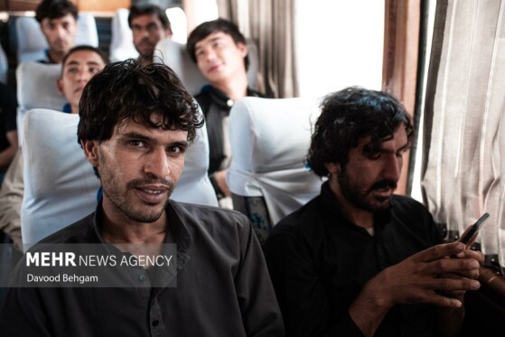 بازگشت اتباع افغانستانی از مرز دوغارون