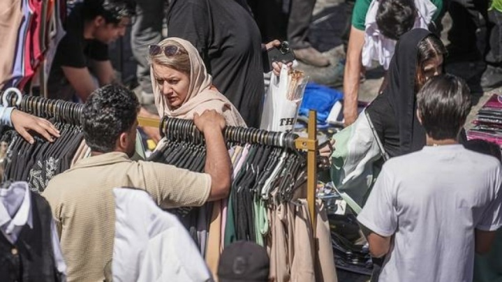 ساماندهی دست‌فروشان تهران در سه فاز/ دست‌فروشان به درگاه ملی مجوز‌ها مراجعه کنند