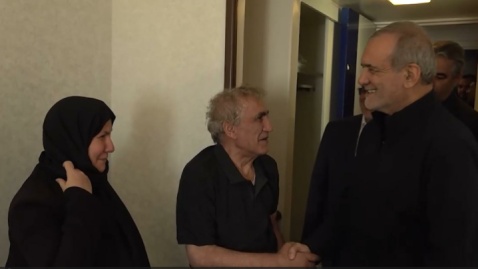 دیدار دکتر پزشکیان با جمعی از خانواده‌های آسیب دیده در جنگ ۱۲روزه