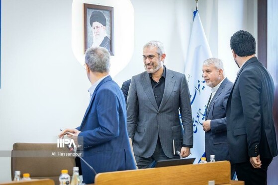 نشست مسئولان عالی رتبه اقتصادی کشور با انجمن،جامعه های حرفه ای و نمایندگان بخش خصوصی