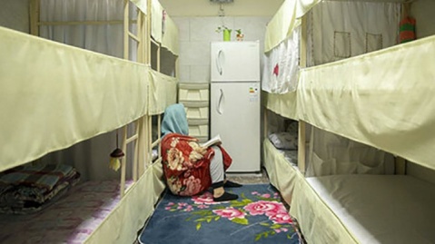 تنها زن ایرانی محبوس در زندان‌های عمان به کشور بازگشت